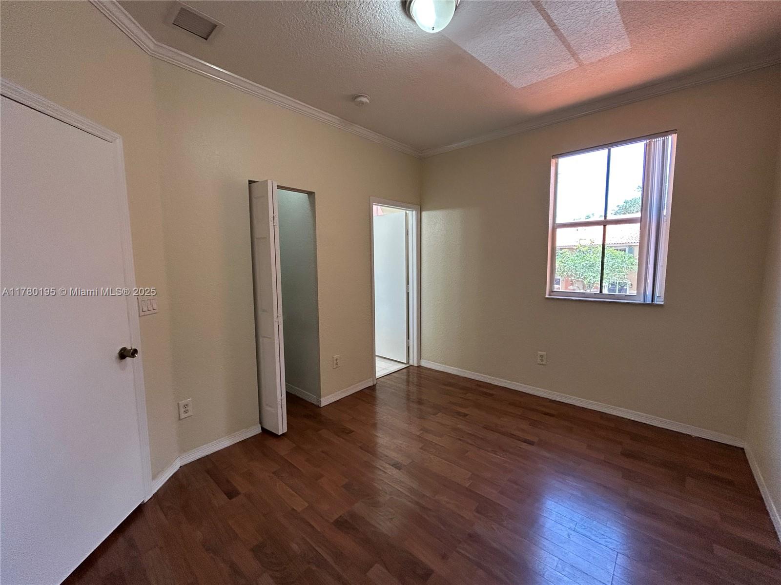 Elegant master bedroom retreat at 2279 Anchor Ct - Condo in Dania Beach