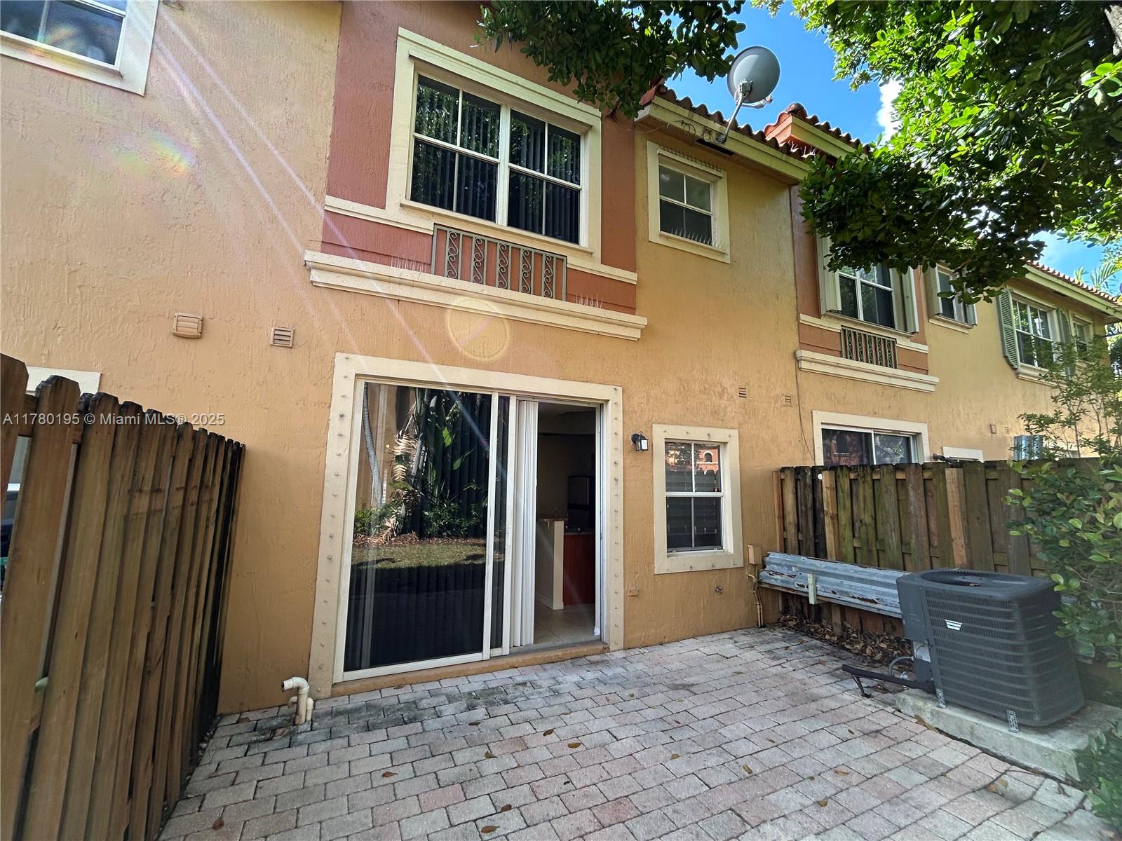 Additional living spaces at 2279 Anchor Ct - Condo in Dania Beach