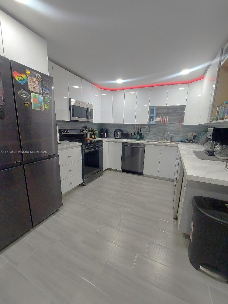 Country Club Apts At