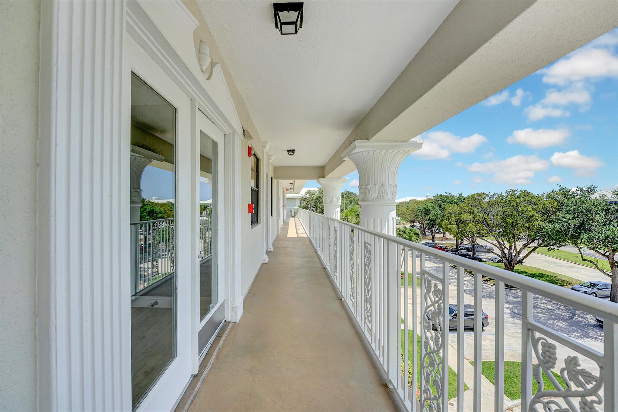 Whitehall Condo At Camino