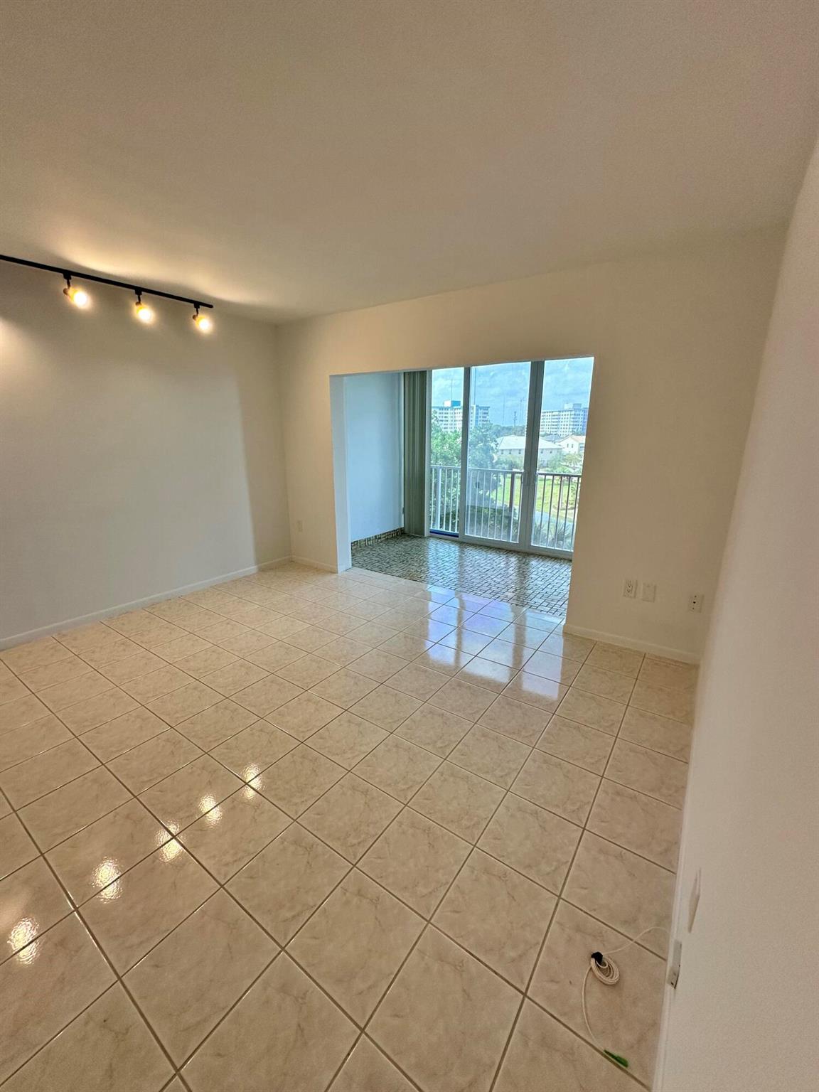 Hillcrest East No 27 Cond