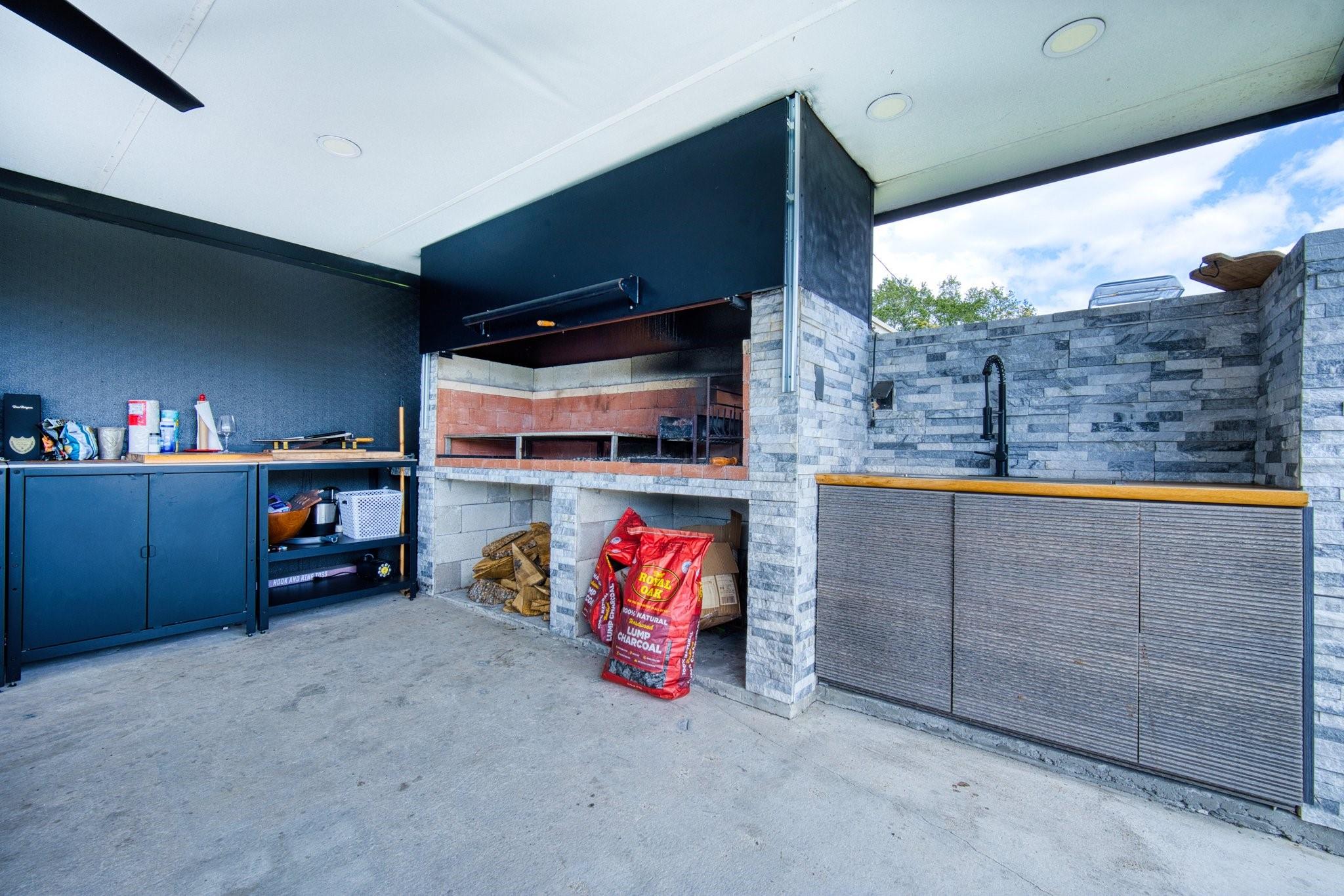 Outdoor Kitchen