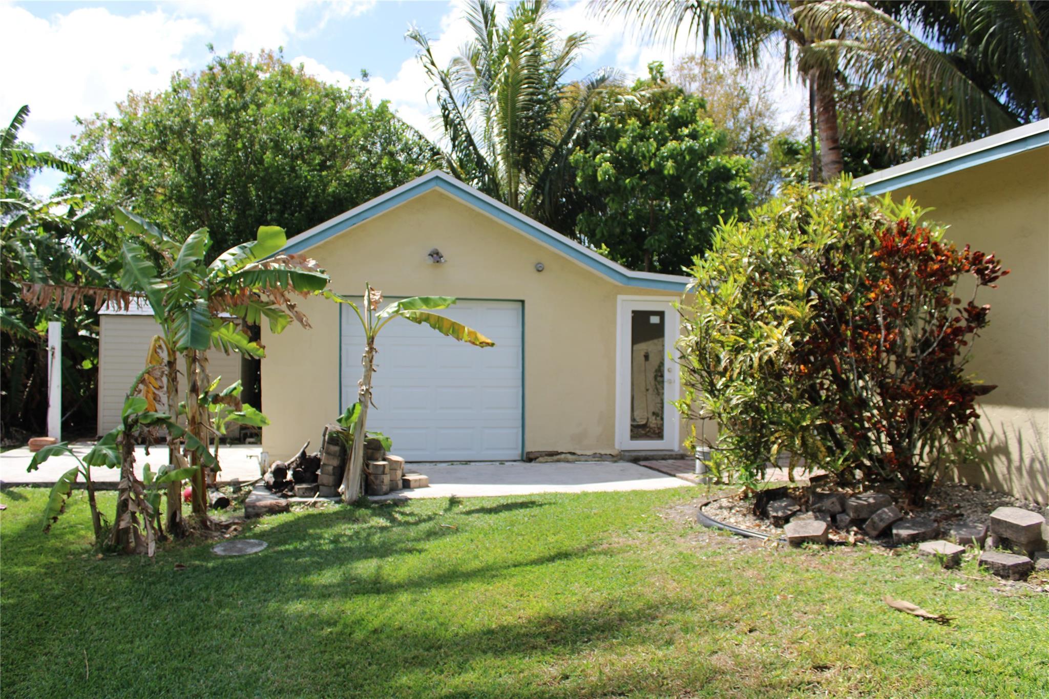 detached garage/office