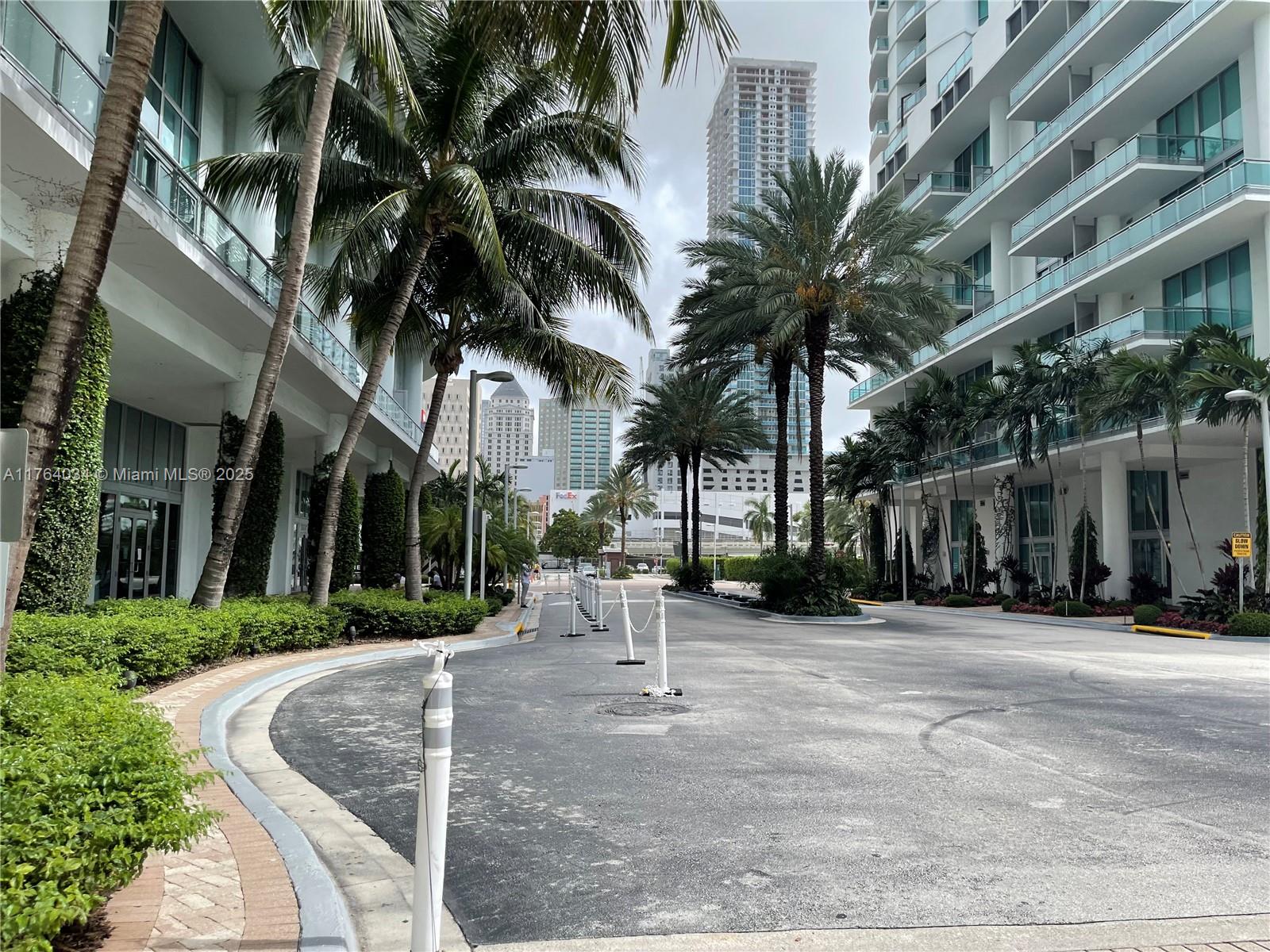 350 S Miami Ave #2712, Miami FL 33130