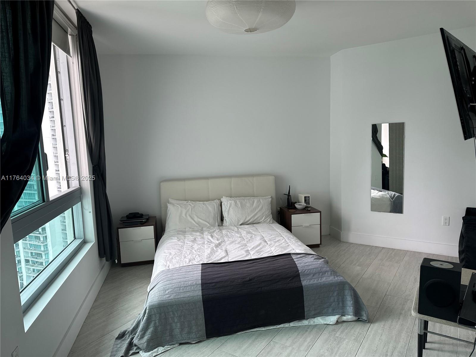350 S Miami Ave #2712, Miami FL 33130