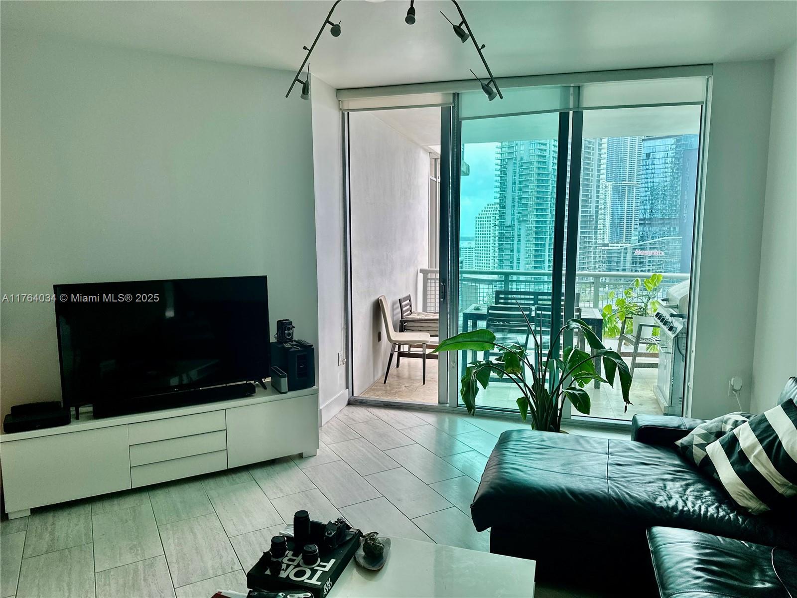 350 S Miami Ave #2712, Miami FL 33130
