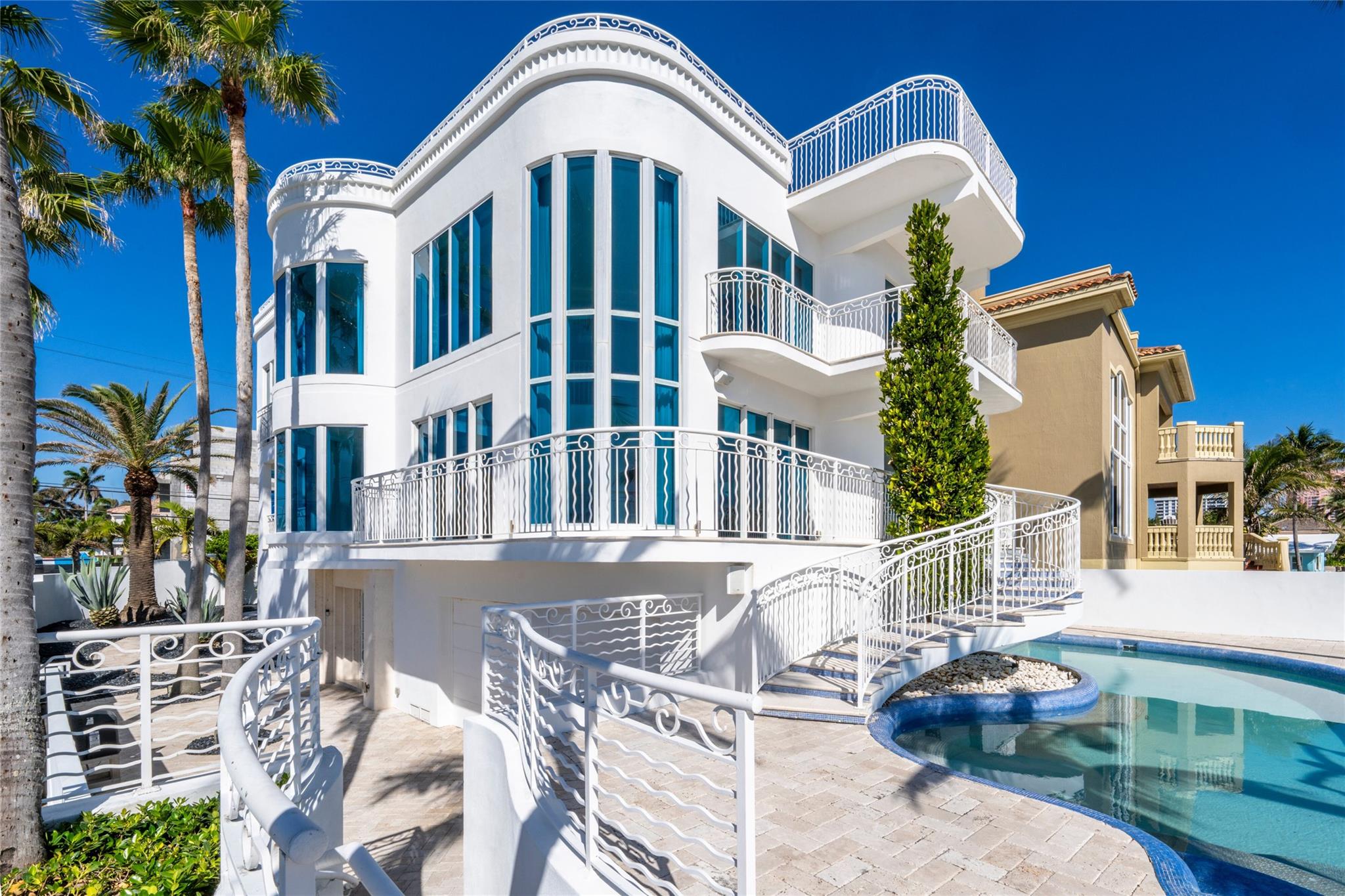 Las Olas By The Sea Ext 3