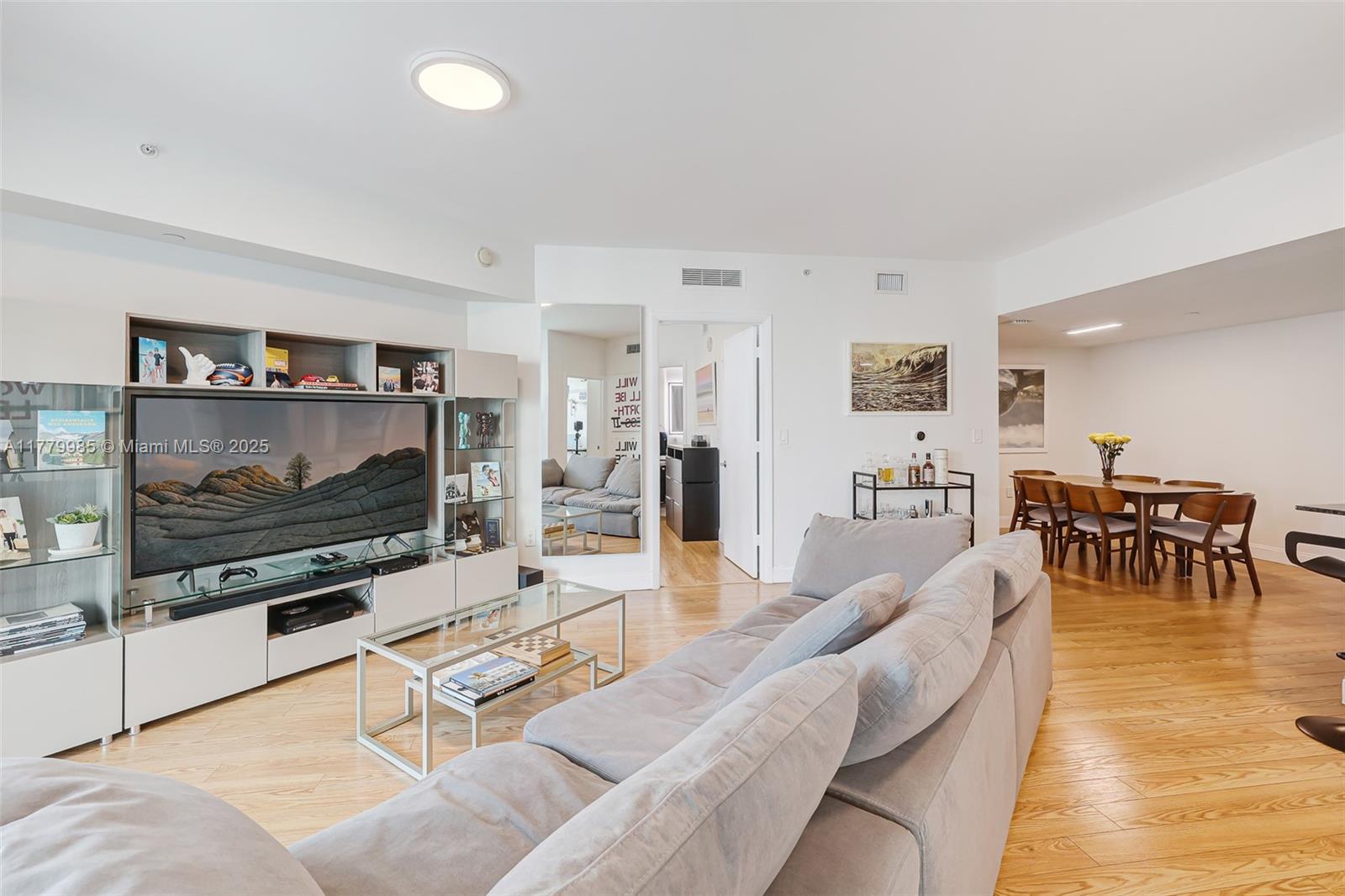 Condo for Sale in Miami, FL