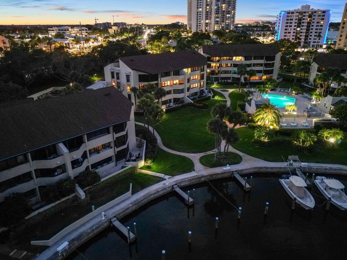 1124 Marine Way W D2l