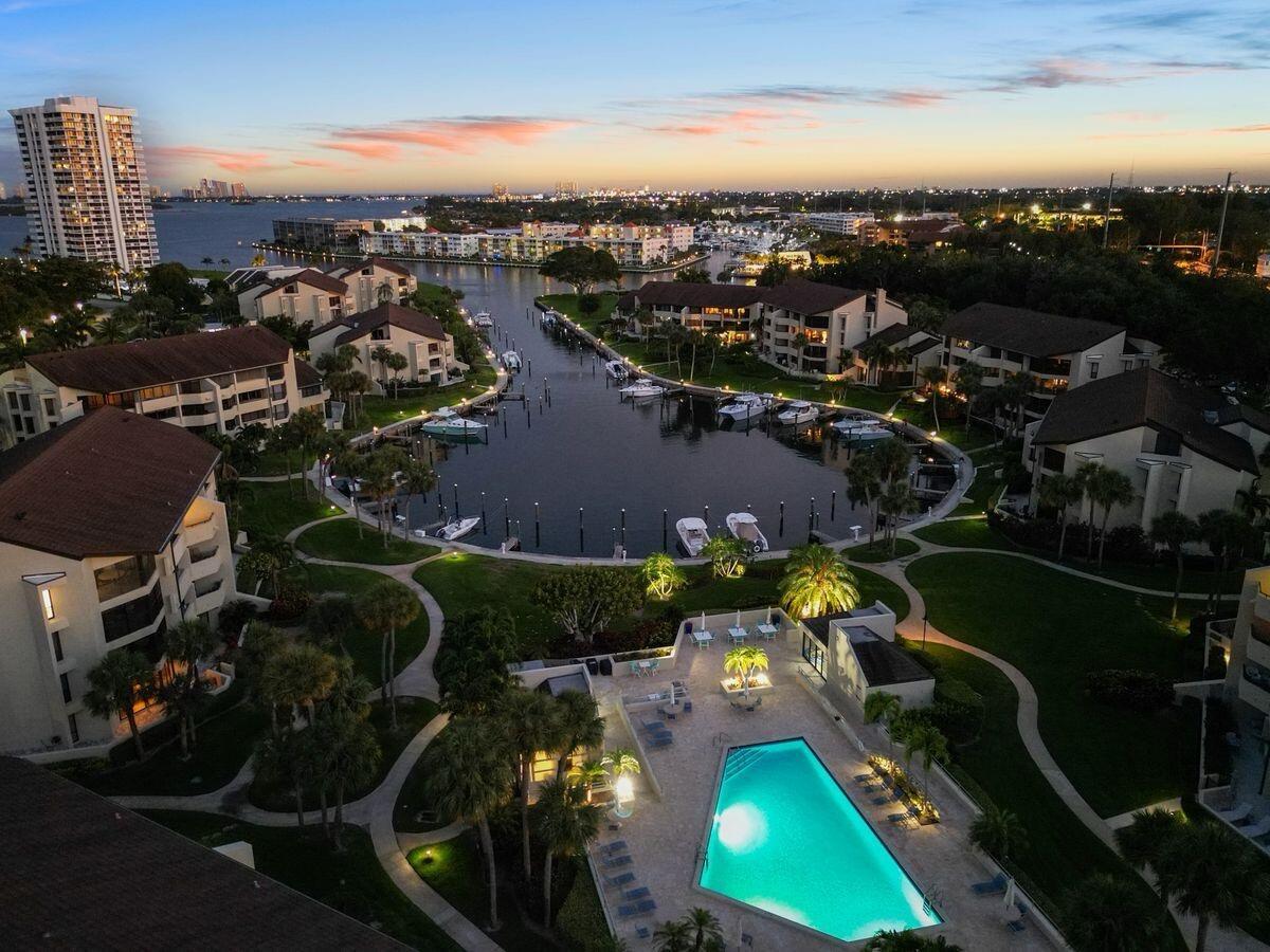 1124 Marine Way W D2l