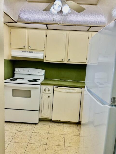 Homes for sale in Sunrise, FL | 7960 Sunrise Lakes Dr N #205, Sunrise, FL 33322 | MLS# R11081351