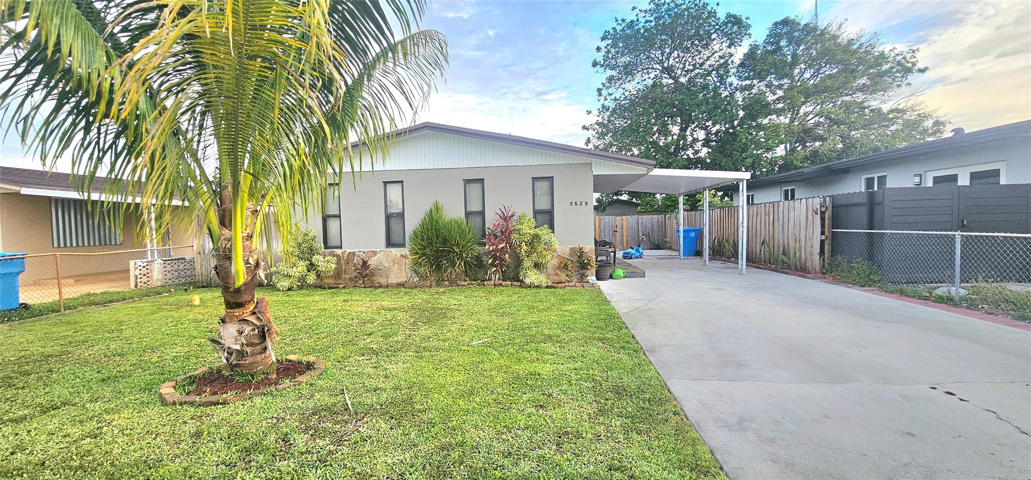 Homes for sale in West Park, FL | 5629 Sw 40th St, West Park, FL 33023 | MLS# F10498272