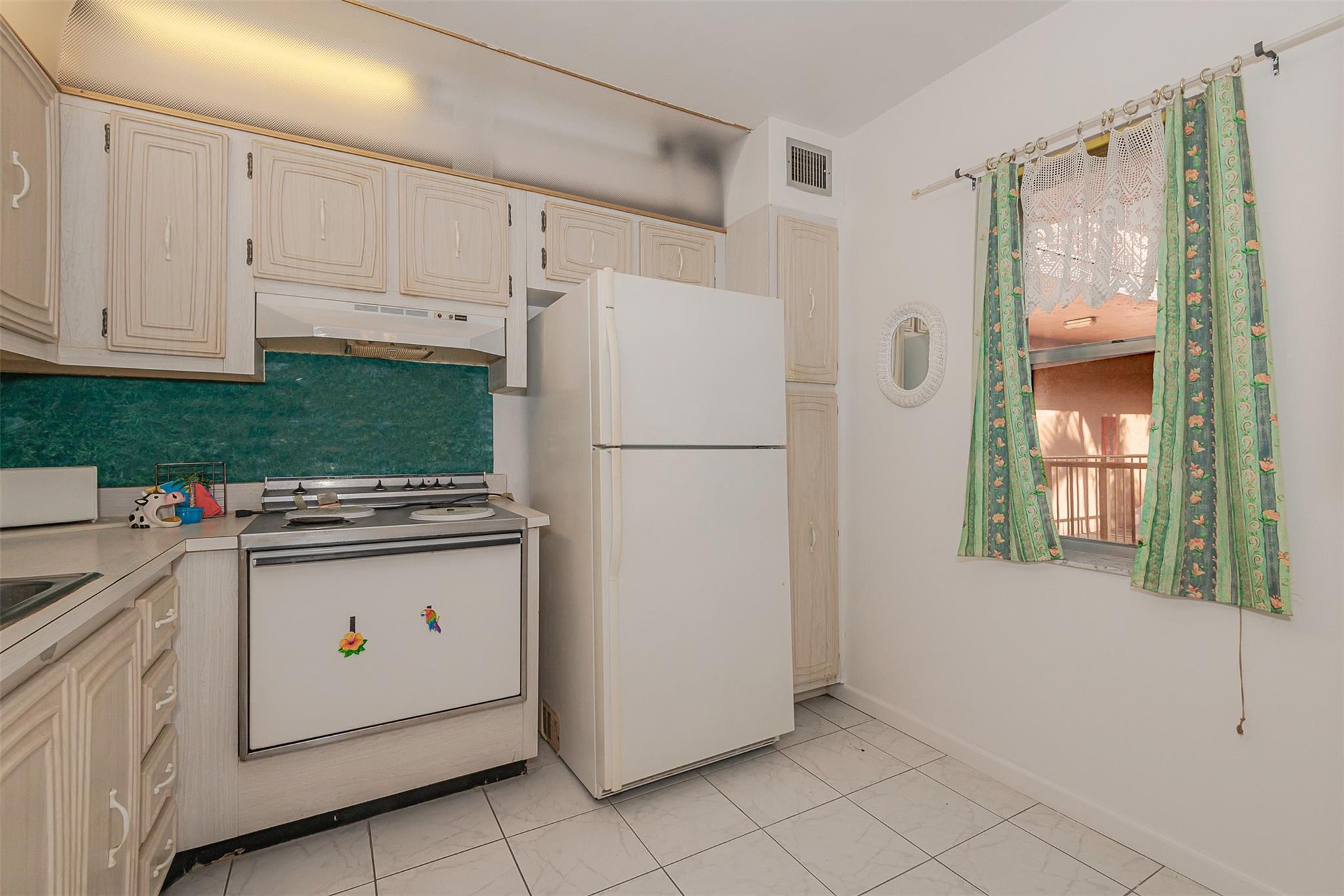 Homes for sale in Lauderdale Lakes, FL | 2861 Somerset Dr #317, Lauderdale Lakes, FL 33311 | MLS# F10497743