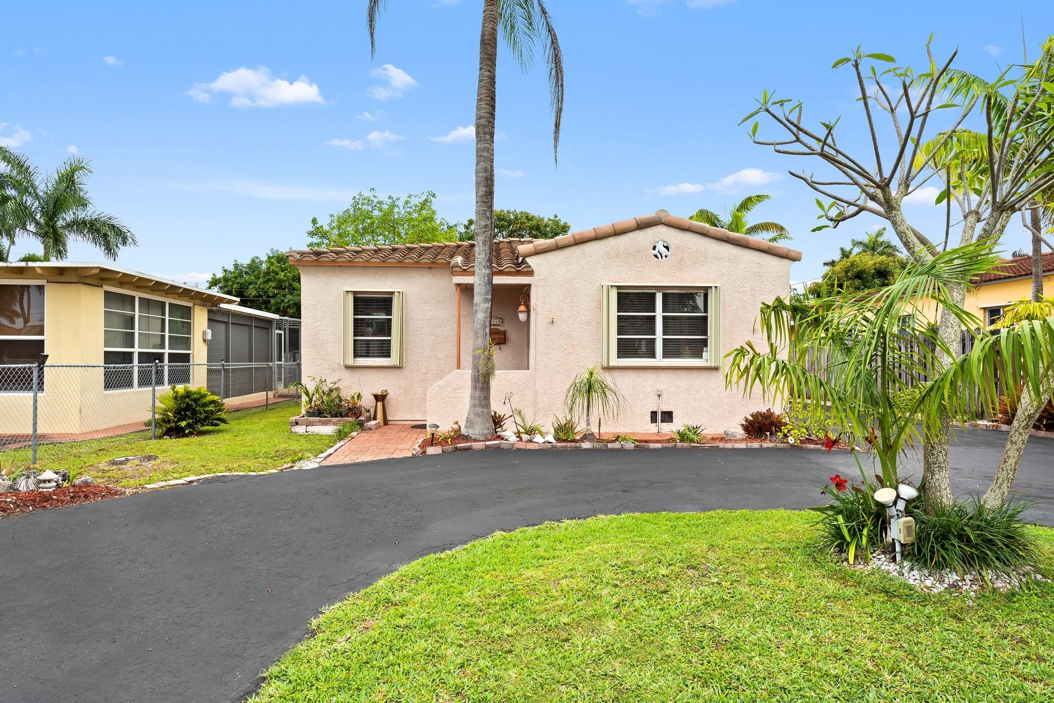 Hollywood Lakes Sec 1-32