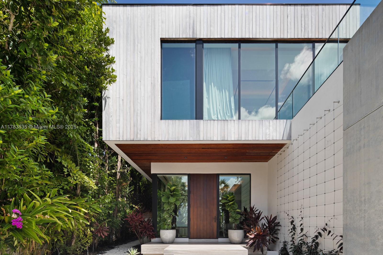 House for Sale in Miami Beach, FL