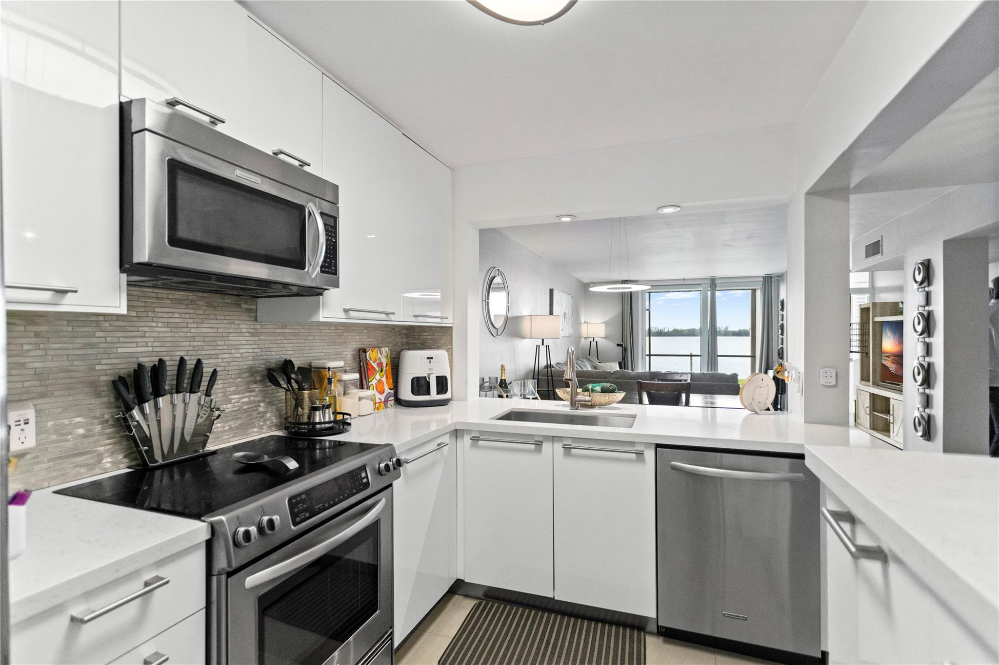 Lake Emerald 3 Condo