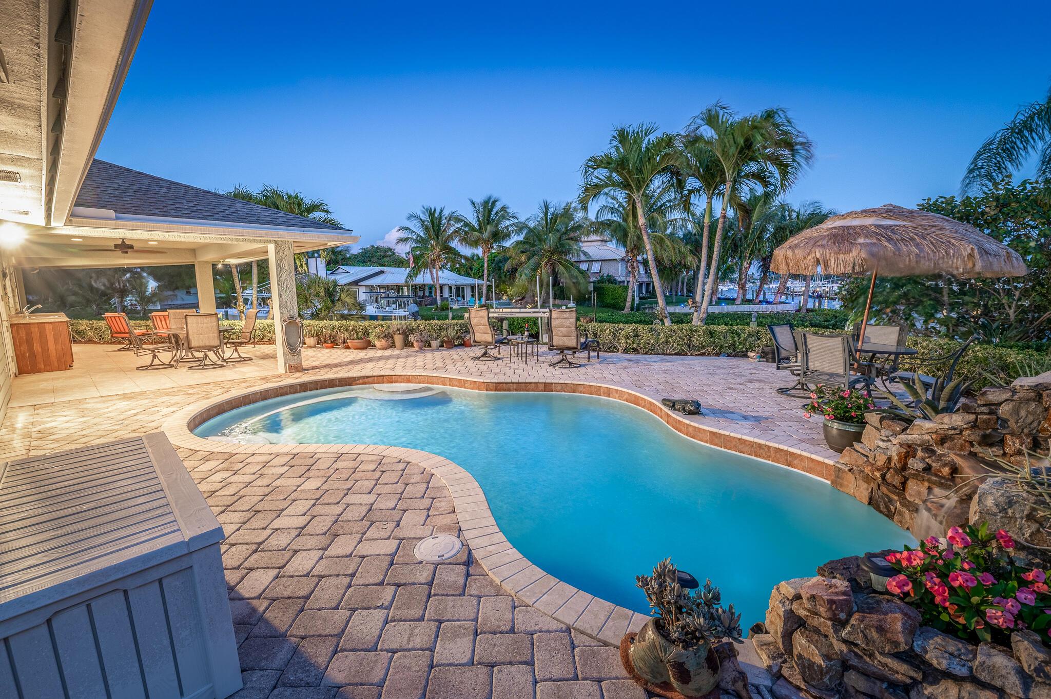 Homes for sale in Stuart, FL | 4020 Se Whiticar Way, Stuart, FL 34997 | MLS# R11081882