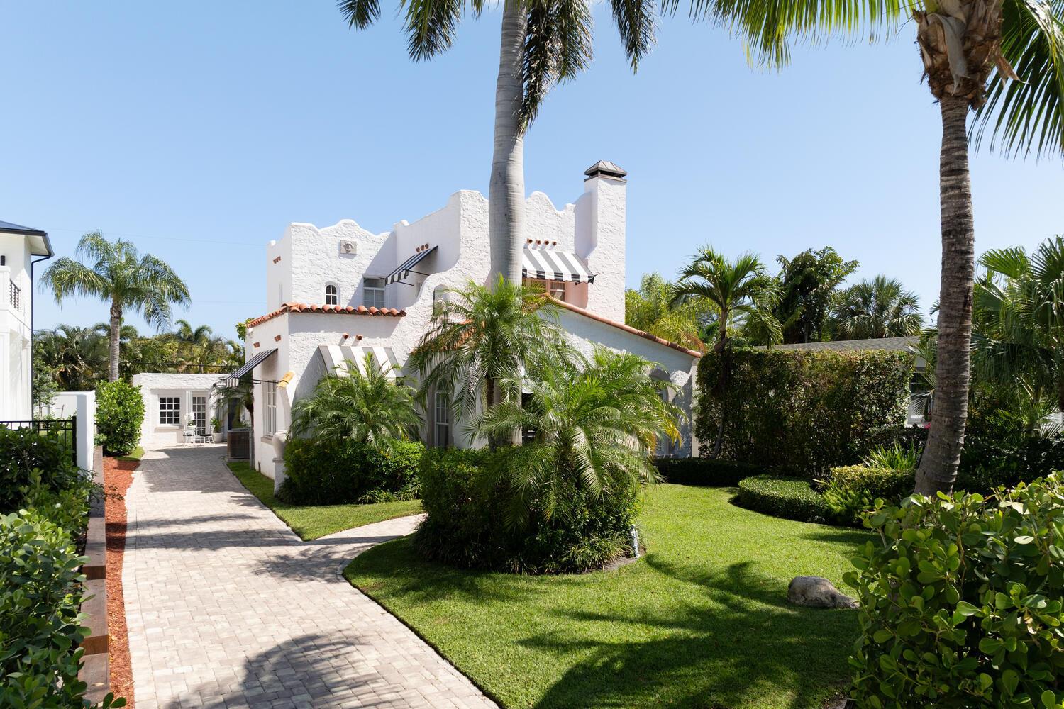 359 E Lakewood Road West Palm Beach FL 33405 | R11081913