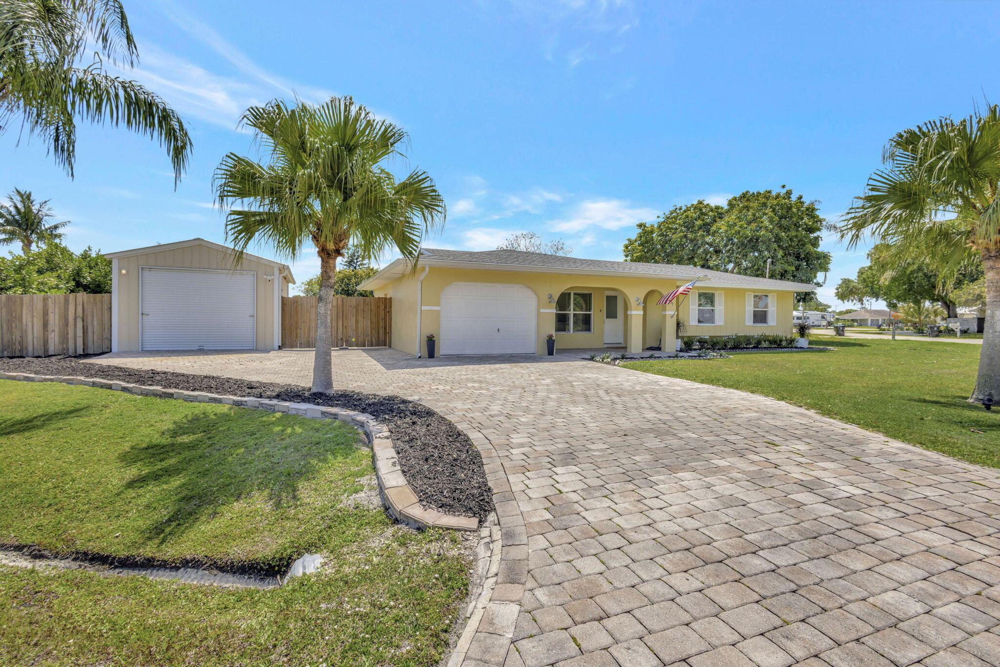 Homes for sale in Port St Lucie, FL | 691 Se Harbor View Dr, Port St Lucie, FL 34953 | MLS# R11082445