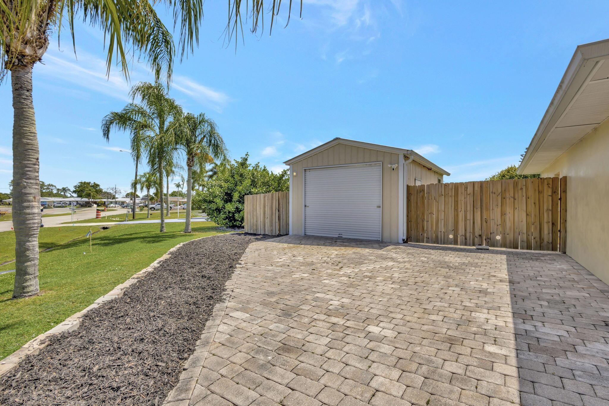 Homes for sale in Port St Lucie, FL | 691 Se Harbor View Dr, Port St Lucie, FL 34953 | MLS# R11082445