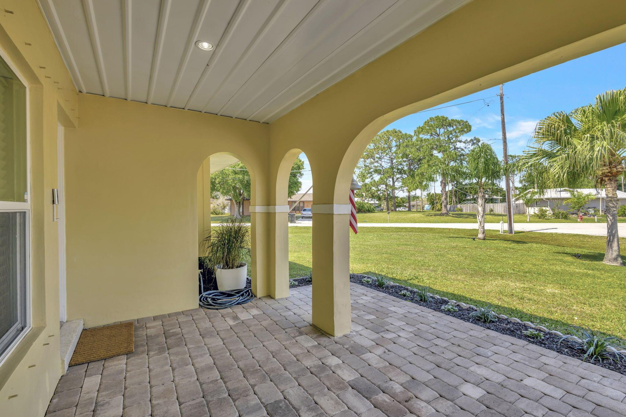 Homes for sale in Port St Lucie, FL | 691 Se Harbor View Dr, Port St Lucie, FL 34953 | MLS# R11082445
