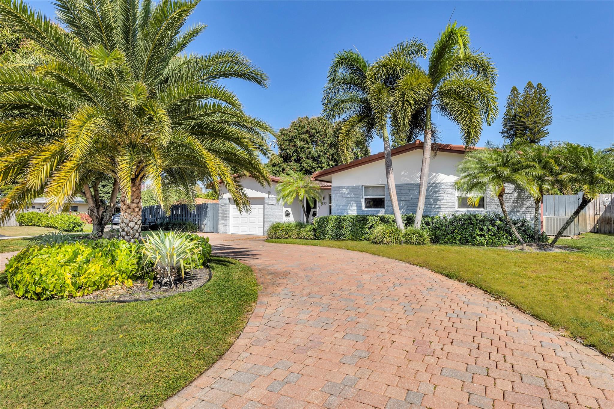 1833 Ne 46th St Fort Lauderdale FL 33308 | F10496775