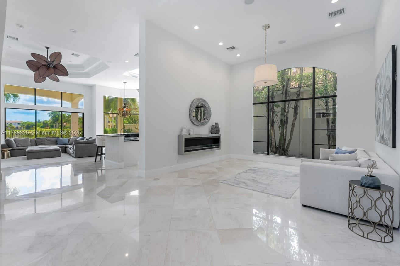 17937 Villa Club Way, Boca Raton FL 33496