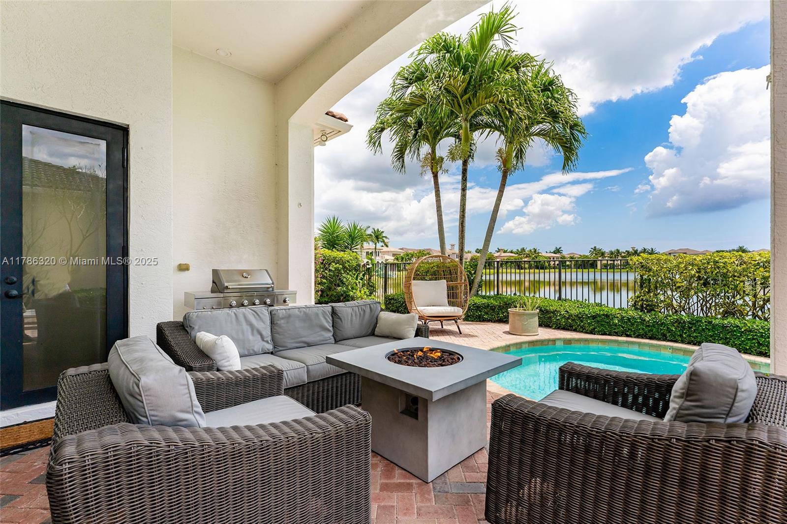 17937 Villa Club Way, Boca Raton FL 33496