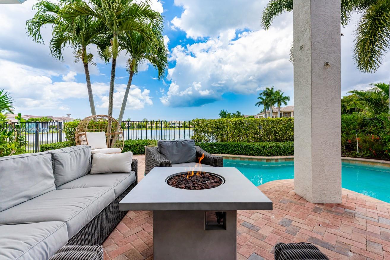 17937 Villa Club Way, Boca Raton FL 33496