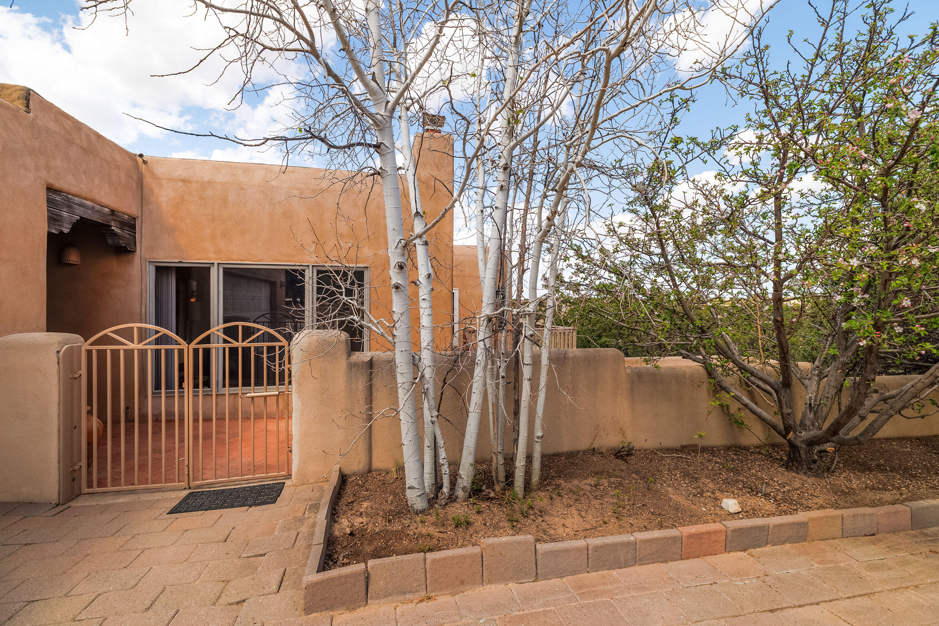 Homes for sale in Santa Fe, NM | 67 A Blue Canyon Trl, Santa Fe, NM 87507 | MLS# 1082308