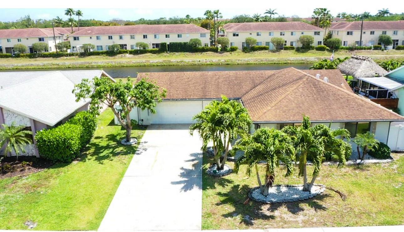 51 Vista Del Rio Boynton Beach FL 33426 | F10498997