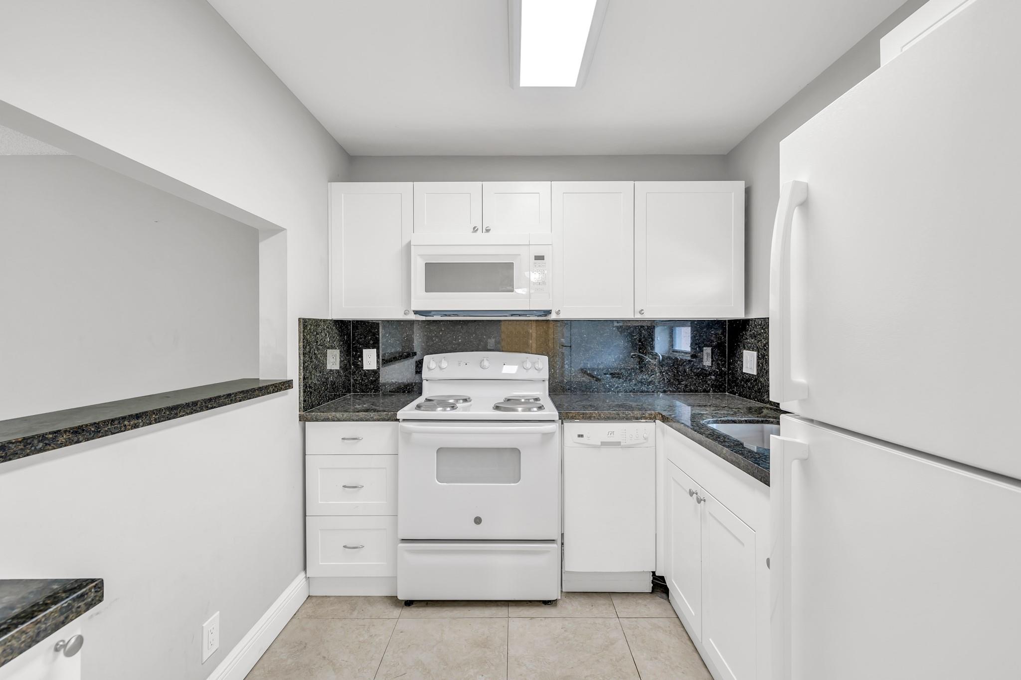 Homes for sale in Sunrise, FL | 3050 Sunrise Lakes Dr #307, Sunrise, FL 33322 | MLS# F10499211