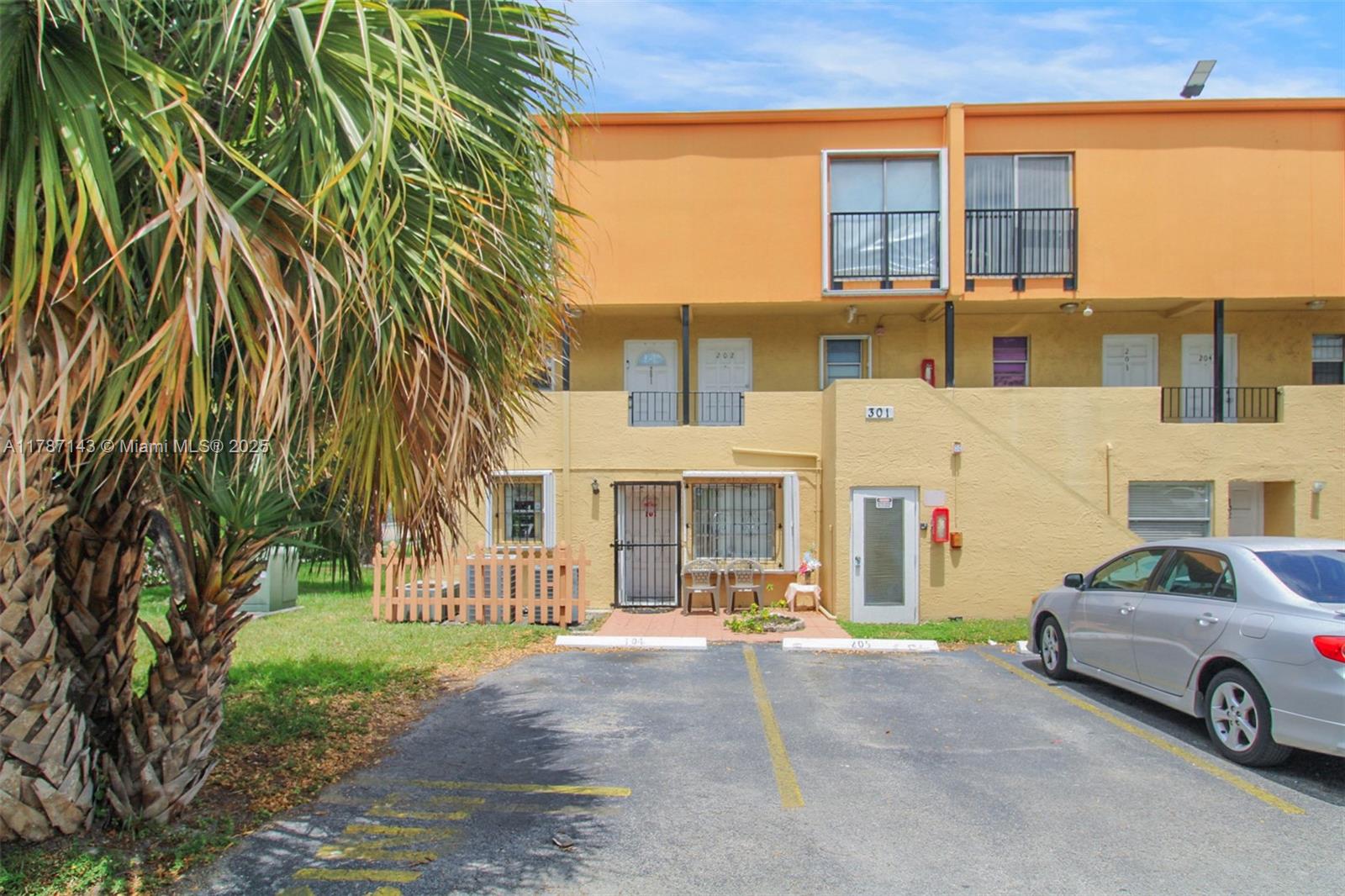 Laguna Club West Condo Bl