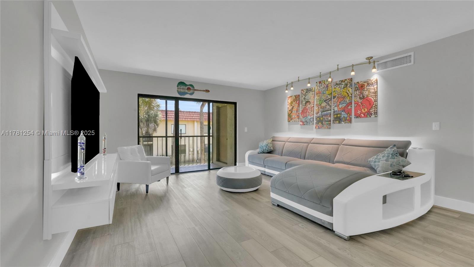 listing main picture