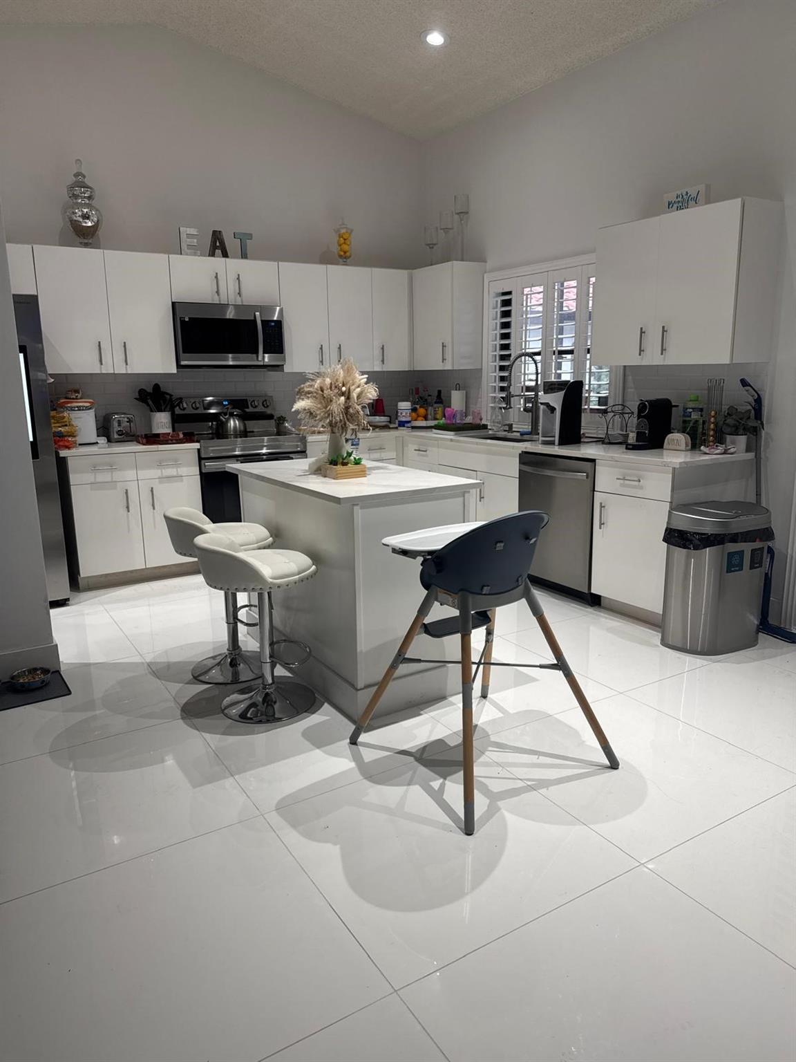 Updated Kitchen, new appliance, countertops