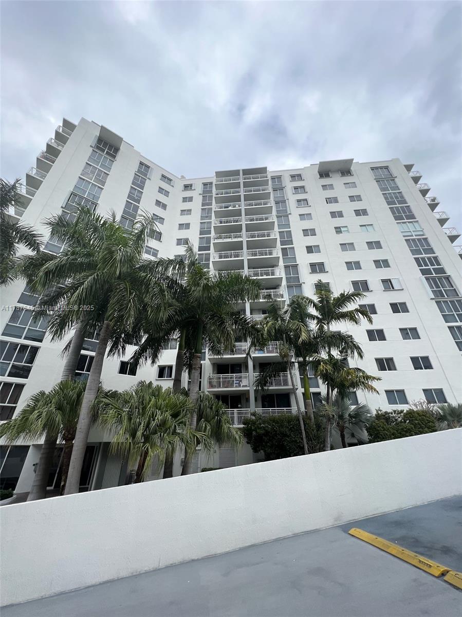 Condo for Sale in Miami Beach, FL