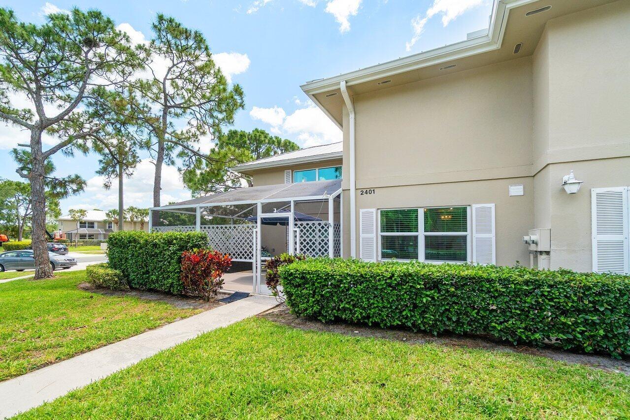 Homes for sale in Palm City, FL | 2401 Sw Danbury Lane, Palm City, FL 34990 | MLS# R11083486