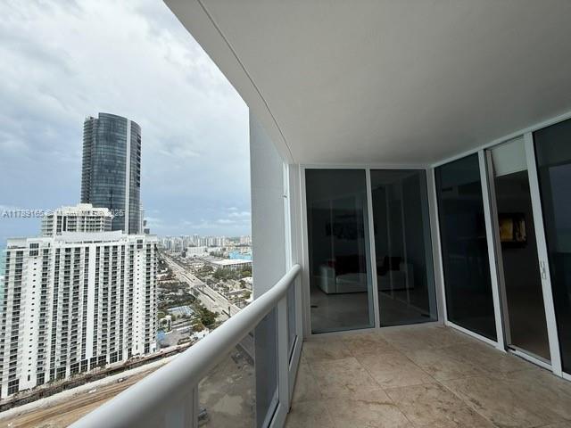 Apartamento para Alugar em Sunny Isles Beach, FL