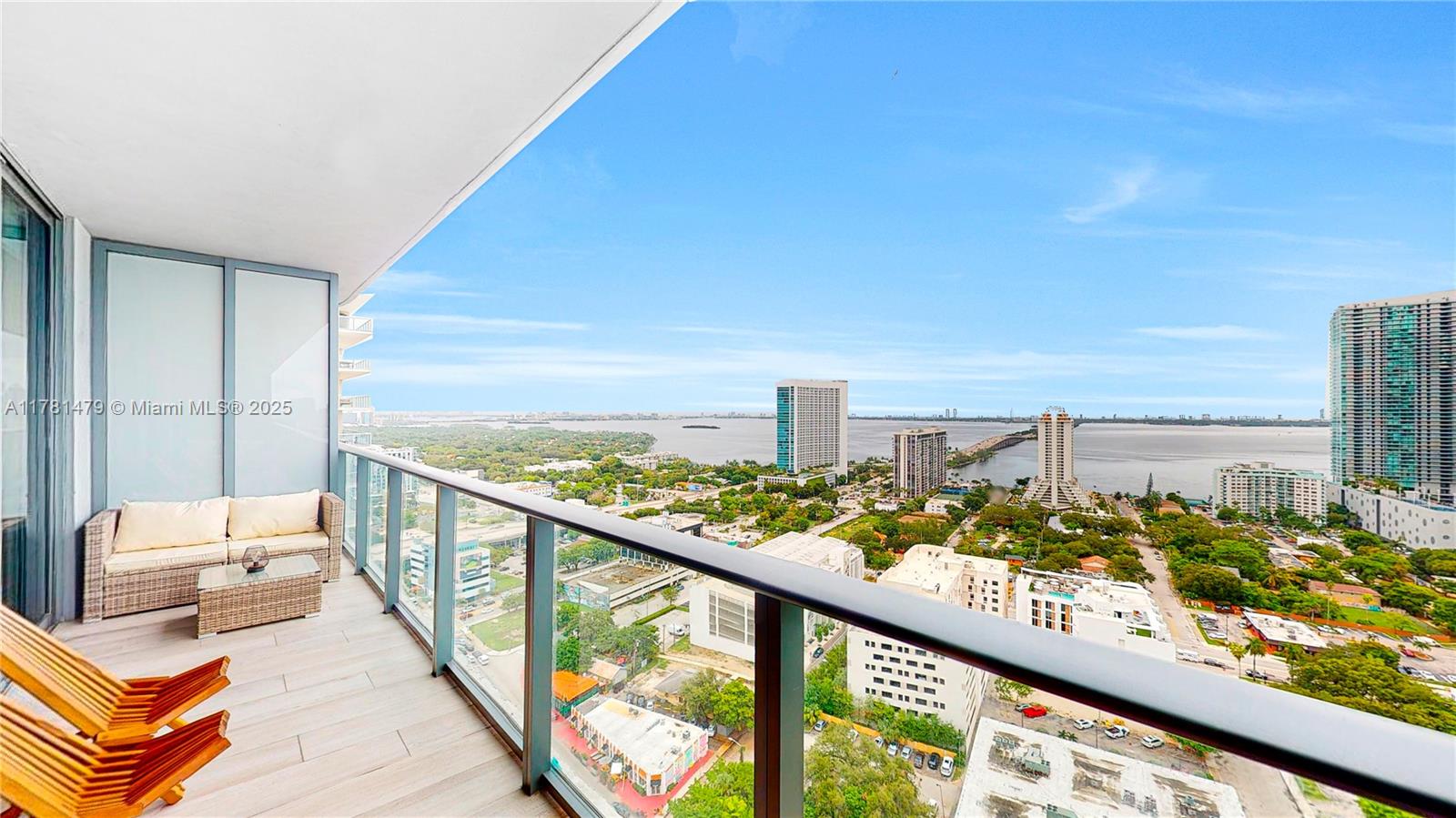 Apartamento à Venda em Miami, FL