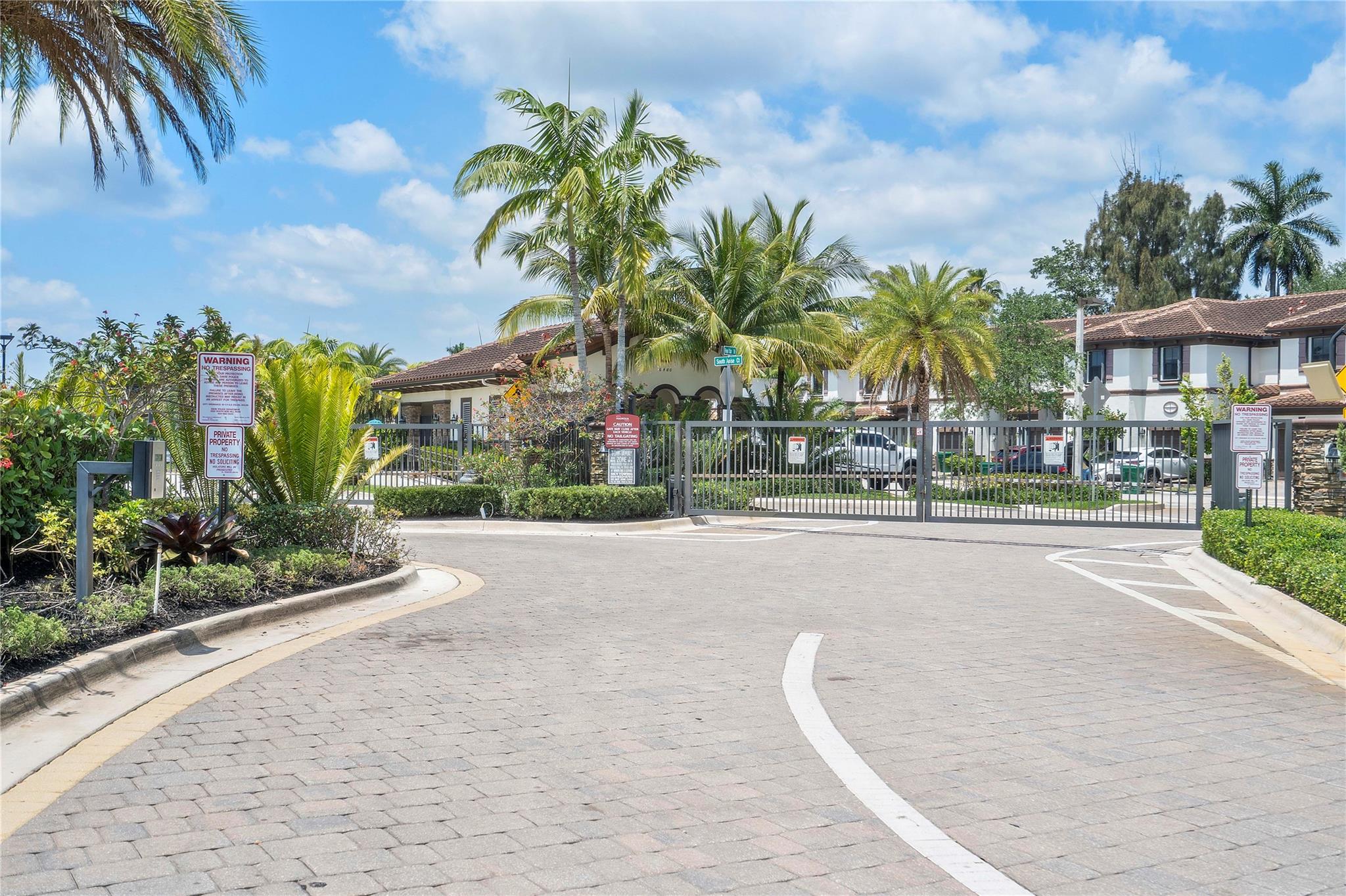 Homes for sale in Davie, FL | 4990 Loebner Ter, Davie, FL 33314 | MLS# F10499090