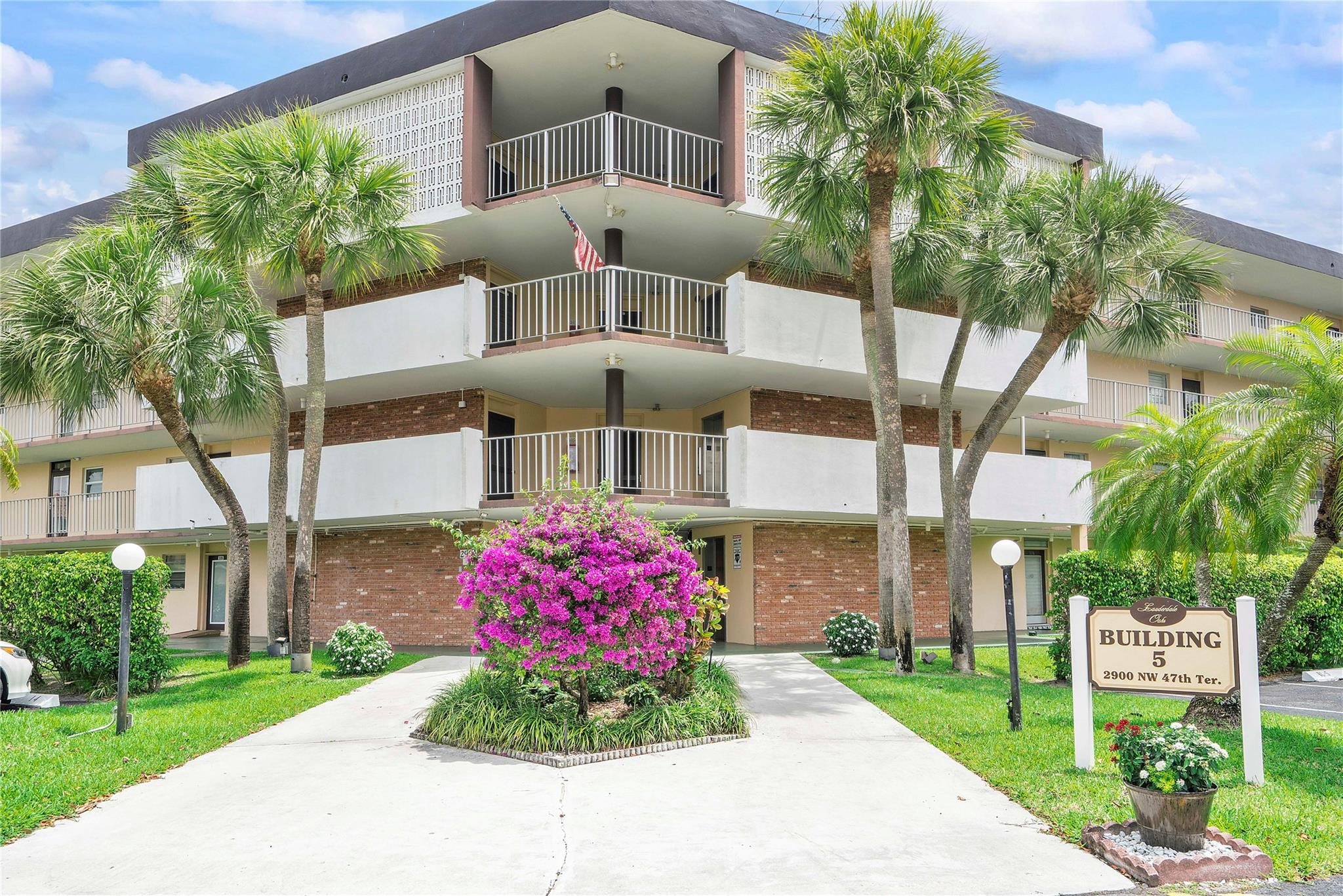 Lauderdale Oaks Condo