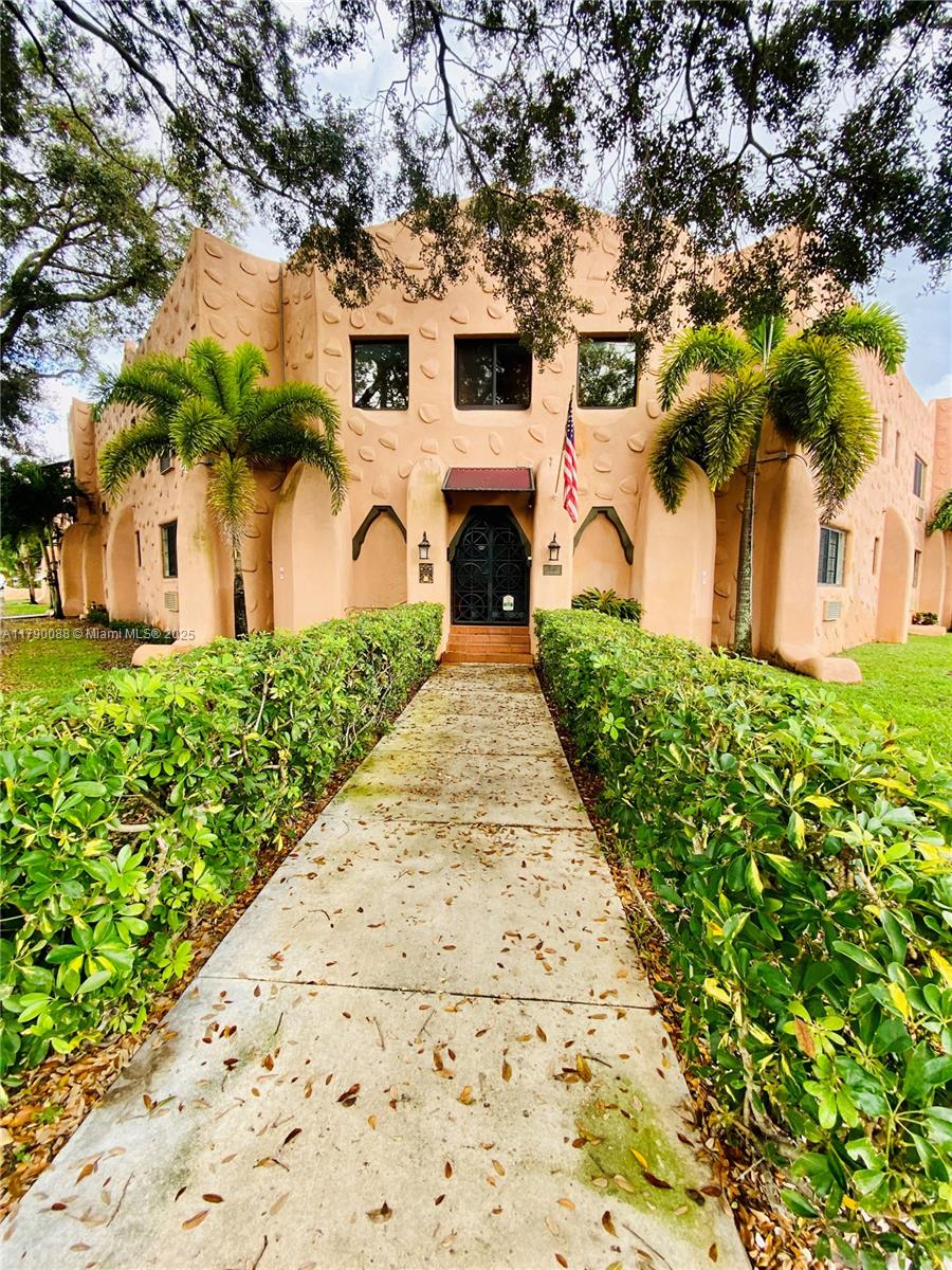200 Azure Way Unit , Miami Springs, Florida 33166