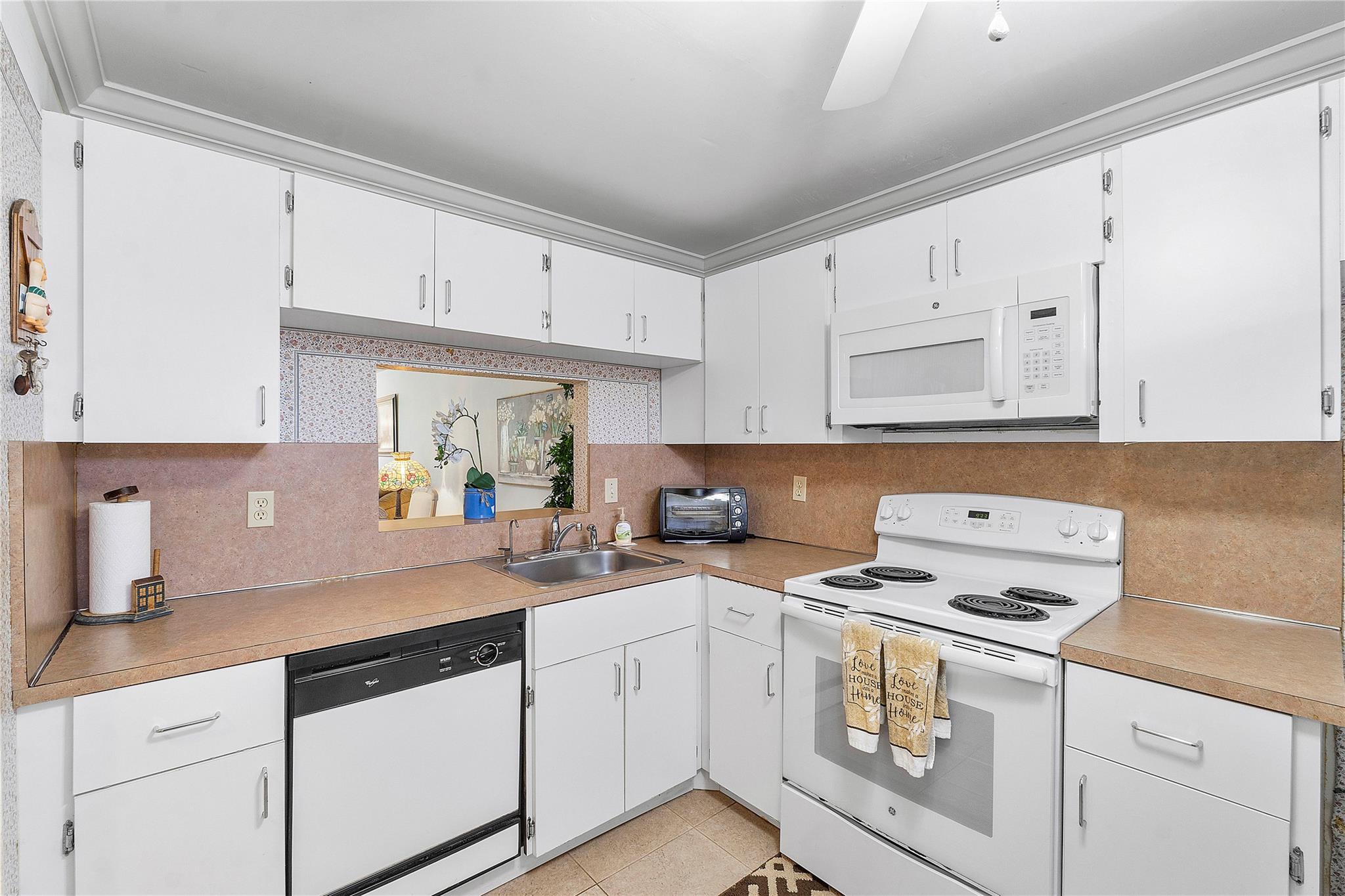 Homes for sale in Lauderhill, FL | 3776 Inverrary Blvd #109 R, Lauderhill, FL 33319 | MLS# F10499989