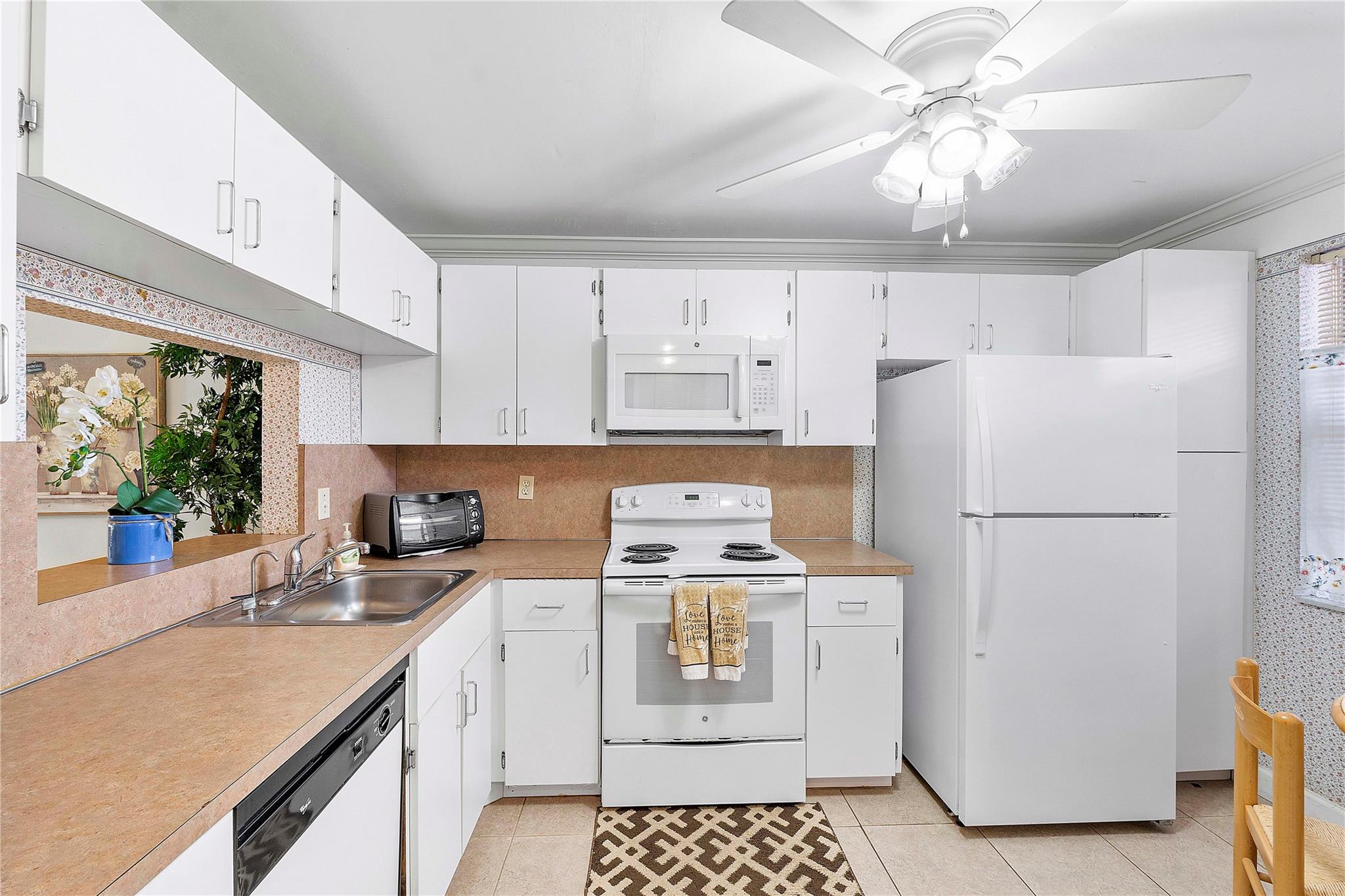 Homes for sale in Lauderhill, FL | 3776 Inverrary Blvd #109 R, Lauderhill, FL 33319 | MLS# F10499989