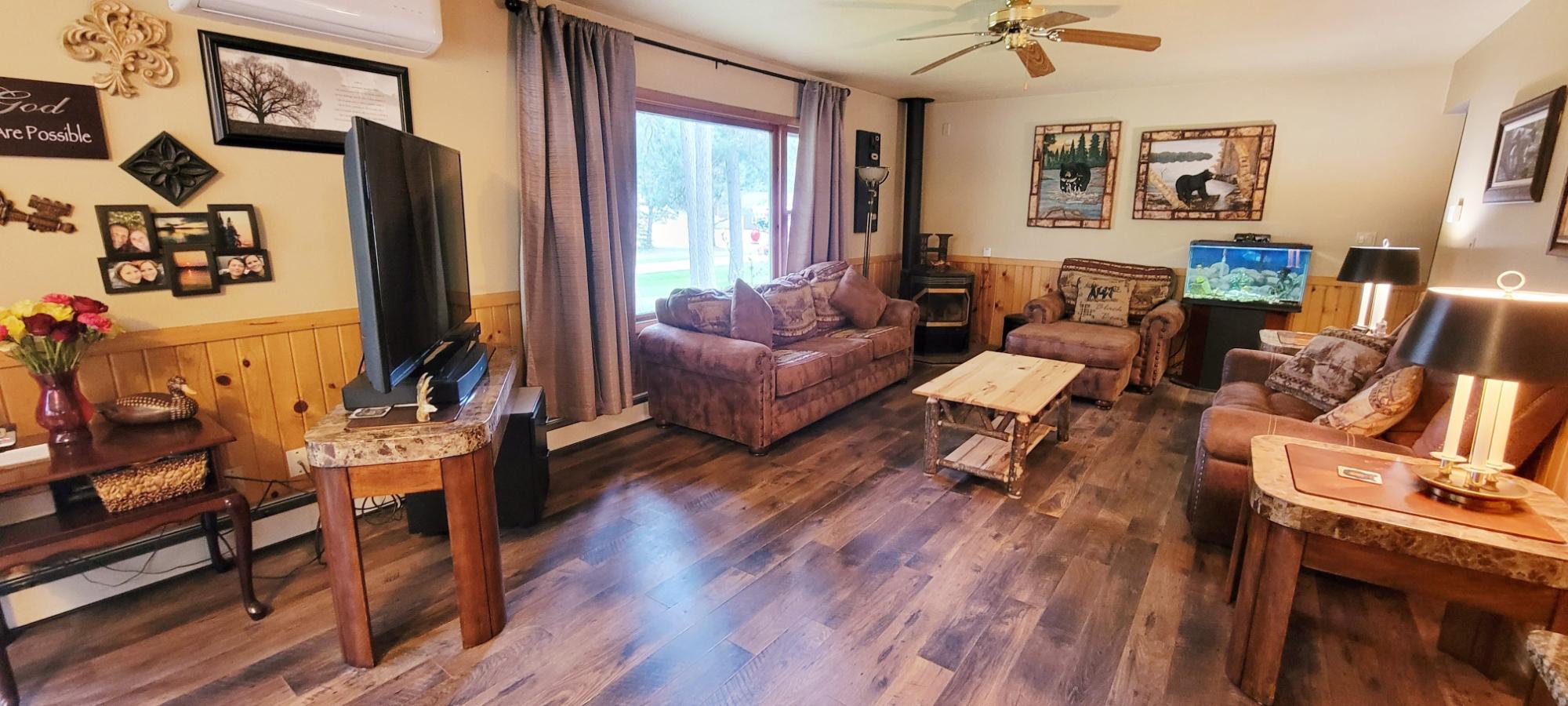 Big Arbor Vitae Property 10610 Pine Arbor Dr Photo 4