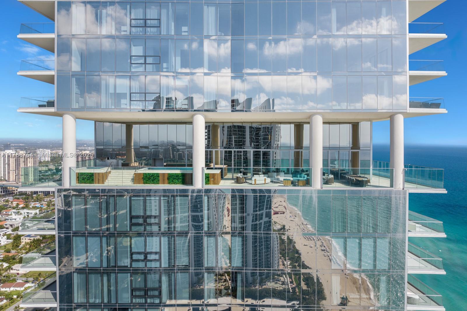 Apartamento à Venda em Sunny Isles Beach, FL