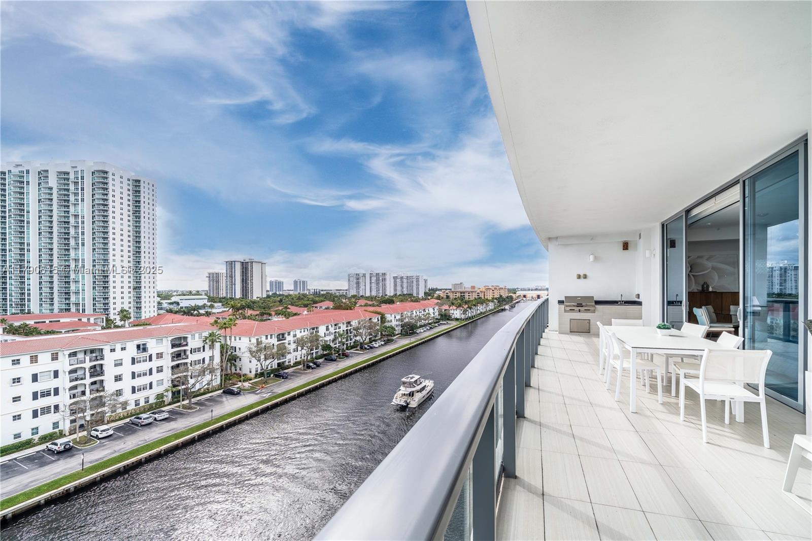 Apartamento à Venda em Aventura, FL