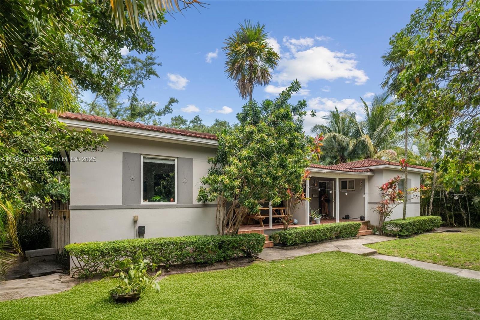 Homes for sale in Biscayne Park, FL | 11105 Ne 9th Ave, Biscayne Park, FL 33161 | MLS# A11787109