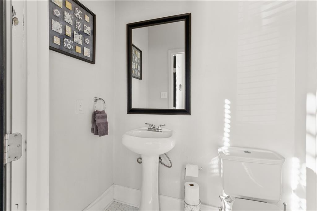 837-839 Jackson Avenue