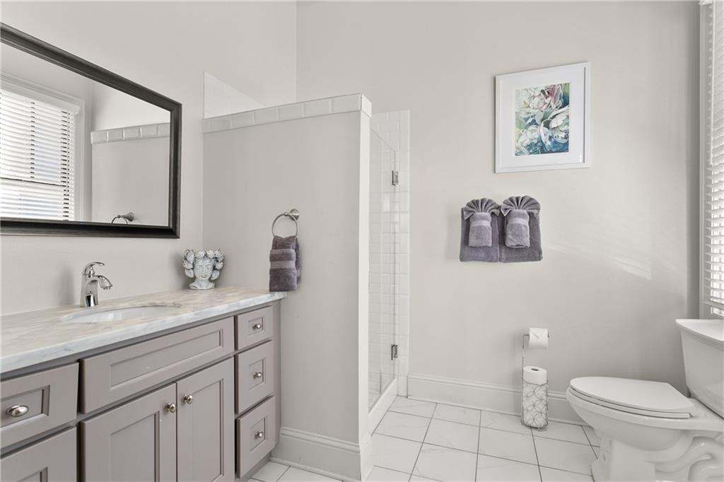 837-839 Jackson Avenue